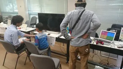 展示ブースの模様、子連れの方が多い印象でした